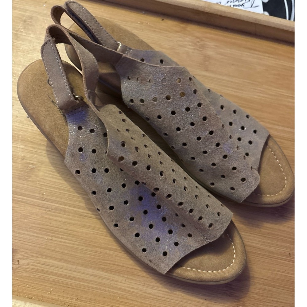 Comfortiva Pillowtop Tan/Gold Shimmer Low Heel‎ Leather Sandals, Size 8.5